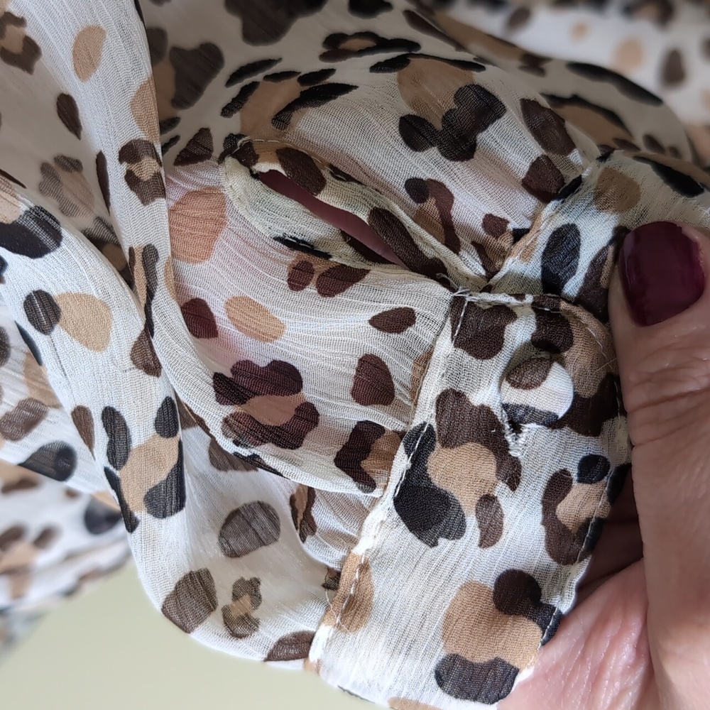 Apt. 9 Leopard Print Pleated Surplice Blouse 1X GUC - Picture 10 of 12